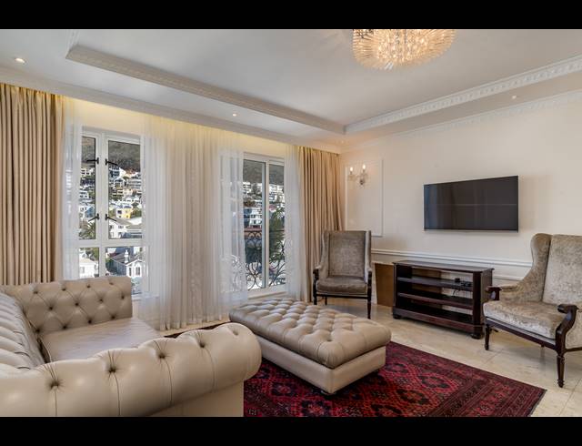 2 BEDROOM APARTMENT TO LET IN SEA POINT